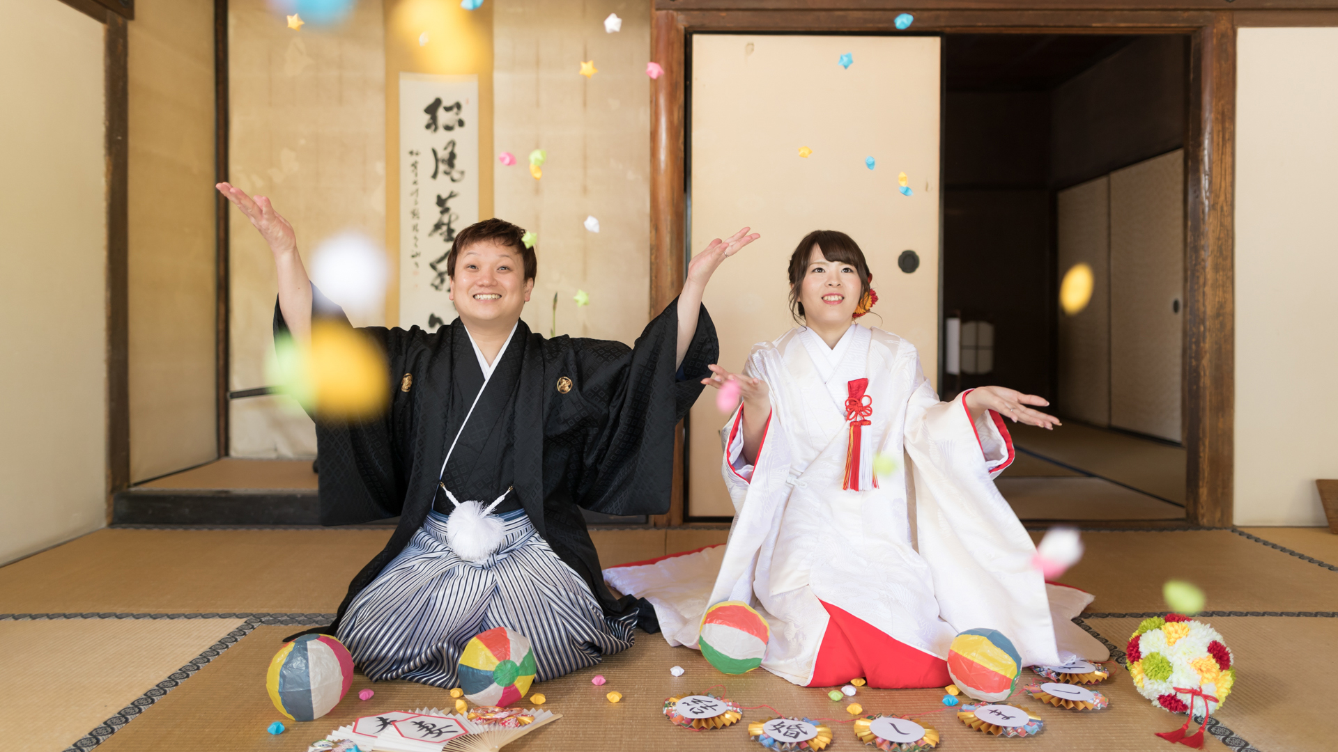 1日1組限定の貸切スタジオでリラックスして笑い合うフォトウエディング