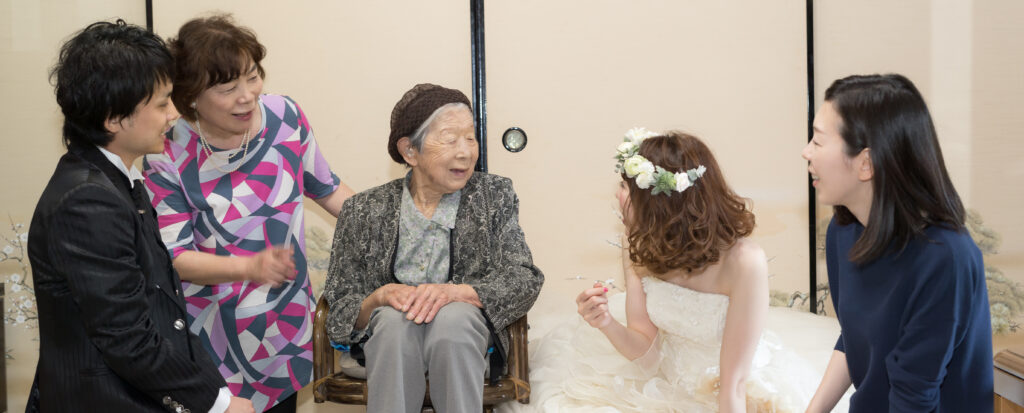結婚式に来られないおばあちゃんへ晴れ姿を届ける|大分のフォトウエディング