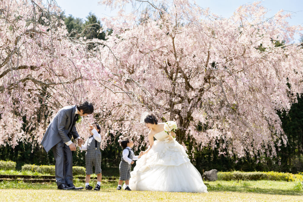 野津原さくら園の桜ドレス前撮りファミリーフォト｜大分前撮り.com