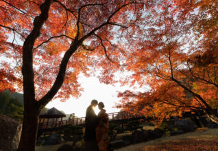 大分で紅葉前撮りなら渓石園｜和装と夕陽が彩る一枚